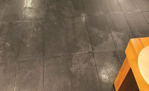Chất tẩy ngăn chặn sự tái bám dính lớp phủ bóng sàn cũ